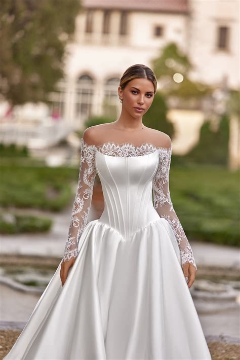 Abito sposa albaChi non si informa adeguatamente in anticipo corre il rischio di ricevere abito sposa alba che non hanno la funzione desiderata o sono realizzati con materiali di qualità inferiore. Se volete un prodotto che soddisfi al meglio le vostre aspettative, dovreste provare un abito sposa alba.
  <p>Per i prodotti si possono trovare test online e confronti tra i prodotti.  I confronti tra i prodotti possono aiutare a confrontare le diverse funzioni o proprietà dei diversi prodotti. Di seguito, spieghiamo perché la ricerca è importante e di cosa si dovrebbe essere consapevoli quando si acquista un articolo.
</p>

<h2>Acquisto di Abito sposa alba - criteri importanti</h2>

<p>Una lista di controllo può aiutarti a evitare di dover cercare informazioni sui prodotti su decine di siti web. Di seguito è riportato un esempio di una lista di controllo che può aiutarvi a trovare il prodotto giusto. Importanti criteri di acquisto includono, ad esempio:
</p><ul>
<li>Opinioni dei clienti</li>
<li>Confronti dei prezzi</li>
<li>Dettagli del prodotto</li>
<li>Termini e condizioni di consegna</li>
<li>Domande dei clienti e risposte dei marchi</li>
</ul>
<h2>Qual è l