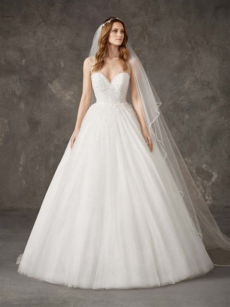 Abito sposa tulleChi non si informa adeguatamente in anticipo corre il rischio di ricevere abito sposa tulle che non hanno la funzione desiderata o sono realizzati con materiali di qualità inferiore. Se volete un prodotto che soddisfi al meglio le vostre aspettative, dovreste provare un abito sposa tulle.
  <p>Per i prodotti si possono trovare test online e confronti tra i prodotti.  I confronti tra i prodotti possono aiutare a confrontare le diverse funzioni o proprietà dei diversi prodotti. Di seguito, spieghiamo perché la ricerca è importante e di cosa si dovrebbe essere consapevoli quando si acquista un articolo.
</p>

<h2>Acquisto di Abito sposa tulle - criteri importanti</h2>

<p>Una lista di controllo può aiutarti a evitare di dover cercare informazioni sui prodotti su decine di siti web. Di seguito è riportato un esempio di una lista di controllo che può aiutarvi a trovare il prodotto giusto. Importanti criteri di acquisto includono, ad esempio:
</p><ul>
<li>Opinioni dei clienti</li>
<li>Confronti dei prezzi</li>
<li>Dettagli del prodotto</li>
<li>Termini e condizioni di consegna</li>
<li>Domande dei clienti e risposte dei marchi</li>
</ul>
<h2>Qual è l