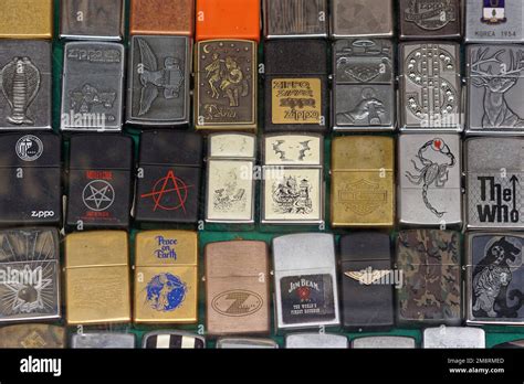 Accendini zippoChi non si informa adeguatamente in anticipo corre il rischio di ricevere accendini zippo che non hanno la funzione desiderata o sono realizzati con materiali di qualità inferiore. Se volete un prodotto che soddisfi al meglio le vostre aspettative, dovreste provare un accendini zippo.
  <p>Per i prodotti si possono trovare test online e confronti tra i prodotti.  I confronti tra i prodotti possono aiutare a confrontare le diverse funzioni o proprietà dei diversi prodotti. Di seguito, spieghiamo perché la ricerca è importante e di cosa si dovrebbe essere consapevoli quando si acquista un articolo.
</p>

<h2>Acquisto di Accendini zippo - criteri importanti</h2>

<p>Una lista di controllo può aiutarti a evitare di dover cercare informazioni sui prodotti su decine di siti web. Di seguito è riportato un esempio di una lista di controllo che può aiutarvi a trovare il prodotto giusto. Importanti criteri di acquisto includono, ad esempio:
</p><ul>
<li>Opinioni dei clienti</li>
<li>Confronti dei prezzi</li>
<li>Dettagli del prodotto</li>
<li>Termini e condizioni di consegna</li>
<li>Domande dei clienti e risposte dei marchi</li>
</ul>
<h2>Qual è l