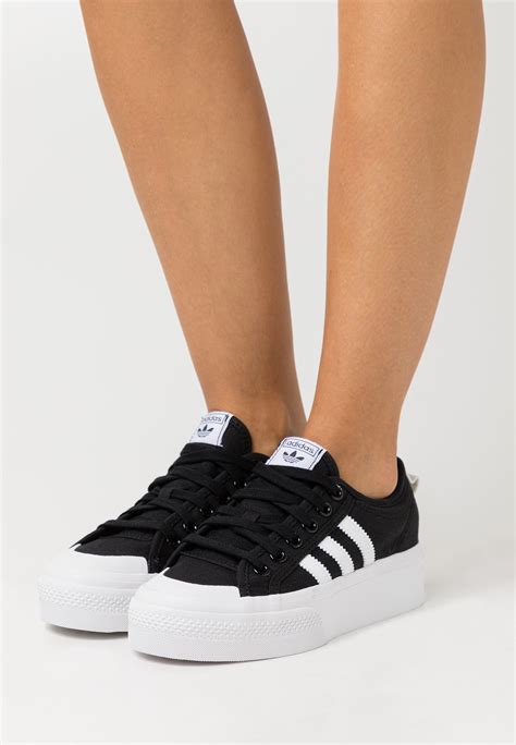 Adidas nizzaChi non si informa adeguatamente in anticipo corre il rischio di ricevere adidas nizza che non hanno la funzione desiderata o sono realizzati con materiali di qualità inferiore. Se volete un prodotto che soddisfi al meglio le vostre aspettative, dovreste provare un adidas nizza.
  <p>Per i prodotti si possono trovare test online e confronti tra i prodotti.  I confronti tra i prodotti possono aiutare a confrontare le diverse funzioni o proprietà dei diversi prodotti. Di seguito, spieghiamo perché la ricerca è importante e di cosa si dovrebbe essere consapevoli quando si acquista un articolo.
</p>

<h2>Acquisto di Adidas nizza - criteri importanti</h2>

<p>Una lista di controllo può aiutarti a evitare di dover cercare informazioni sui prodotti su decine di siti web. Di seguito è riportato un esempio di una lista di controllo che può aiutarvi a trovare il prodotto giusto. Importanti criteri di acquisto includono, ad esempio:
</p><ul>
<li>Opinioni dei clienti</li>
<li>Confronti dei prezzi</li>
<li>Dettagli del prodotto</li>
<li>Termini e condizioni di consegna</li>
<li>Domande dei clienti e risposte dei marchi</li>
</ul>
<h2>Qual è l