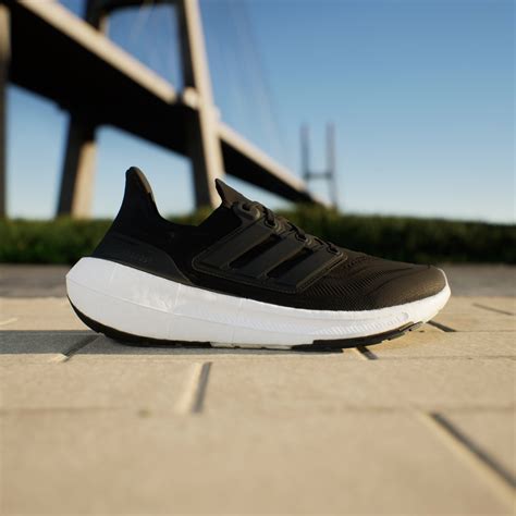 Adidas ultraboostChi non si informa adeguatamente in anticipo corre il rischio di ricevere adidas ultraboost che non hanno la funzione desiderata o sono realizzati con materiali di qualità inferiore. Se volete un prodotto che soddisfi al meglio le vostre aspettative, dovreste provare un adidas ultraboost.
  <p>Per i prodotti si possono trovare test online e confronti tra i prodotti.  I confronti tra i prodotti possono aiutare a confrontare le diverse funzioni o proprietà dei diversi prodotti. Di seguito, spieghiamo perché la ricerca è importante e di cosa si dovrebbe essere consapevoli quando si acquista un articolo.
</p>

<h2>Acquisto di Adidas ultraboost - criteri importanti</h2>

<p>Una lista di controllo può aiutarti a evitare di dover cercare informazioni sui prodotti su decine di siti web. Di seguito è riportato un esempio di una lista di controllo che può aiutarvi a trovare il prodotto giusto. Importanti criteri di acquisto includono, ad esempio:
</p><ul>
<li>Opinioni dei clienti</li>
<li>Confronti dei prezzi</li>
<li>Dettagli del prodotto</li>
<li>Termini e condizioni di consegna</li>
<li>Domande dei clienti e risposte dei marchi</li>
</ul>
<h2>Qual è l
