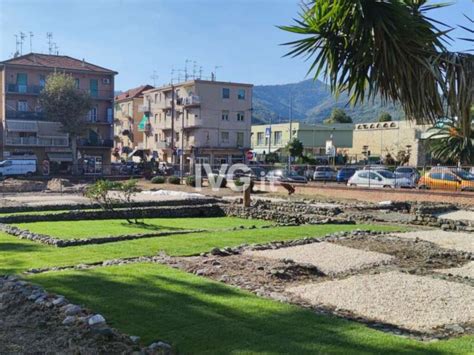 AlbisolaChi non si informa adeguatamente in anticipo corre il rischio di ricevere albisola che non hanno la funzione desiderata o sono realizzati con materiali di qualità inferiore. Se volete un prodotto che soddisfi al meglio le vostre aspettative, dovreste provare un albisola.
  <p>Per i prodotti si possono trovare test online e confronti tra i prodotti.  I confronti tra i prodotti possono aiutare a confrontare le diverse funzioni o proprietà dei diversi prodotti. Di seguito, spieghiamo perché la ricerca è importante e di cosa si dovrebbe essere consapevoli quando si acquista un articolo.
</p>

<h2>Acquisto di Albisola - criteri importanti</h2>

<p>Una lista di controllo può aiutarti a evitare di dover cercare informazioni sui prodotti su decine di siti web. Di seguito è riportato un esempio di una lista di controllo che può aiutarvi a trovare il prodotto giusto. Importanti criteri di acquisto includono, ad esempio:
</p><ul>
<li>Opinioni dei clienti</li>
<li>Confronti dei prezzi</li>
<li>Dettagli del prodotto</li>
<li>Termini e condizioni di consegna</li>
<li>Domande dei clienti e risposte dei marchi</li>
</ul>
<h2>Qual è l