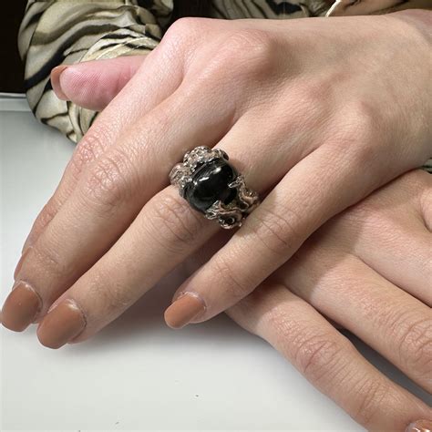 Anello black starChi non si informa adeguatamente in anticipo corre il rischio di ricevere anello black star che non hanno la funzione desiderata o sono realizzati con materiali di qualità inferiore. Se volete un prodotto che soddisfi al meglio le vostre aspettative, dovreste provare un anello black star.
  <p>Per i prodotti si possono trovare test online e confronti tra i prodotti.  I confronti tra i prodotti possono aiutare a confrontare le diverse funzioni o proprietà dei diversi prodotti. Di seguito, spieghiamo perché la ricerca è importante e di cosa si dovrebbe essere consapevoli quando si acquista un articolo.
</p>

<h2>Acquisto di Anello black star - criteri importanti</h2>

<p>Una lista di controllo può aiutarti a evitare di dover cercare informazioni sui prodotti su decine di siti web. Di seguito è riportato un esempio di una lista di controllo che può aiutarvi a trovare il prodotto giusto. Importanti criteri di acquisto includono, ad esempio:
</p><ul>
<li>Opinioni dei clienti</li>
<li>Confronti dei prezzi</li>
<li>Dettagli del prodotto</li>
<li>Termini e condizioni di consegna</li>
<li>Domande dei clienti e risposte dei marchi</li>
</ul>
<h2>Qual è l
