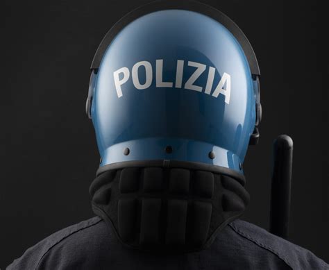 Antisommossa cascoChi non si informa adeguatamente in anticipo corre il rischio di ricevere antisommossa casco che non hanno la funzione desiderata o sono realizzati con materiali di qualità inferiore. Se volete un prodotto che soddisfi al meglio le vostre aspettative, dovreste provare un antisommossa casco.
  <p>Per i prodotti si possono trovare test online e confronti tra i prodotti.  I confronti tra i prodotti possono aiutare a confrontare le diverse funzioni o proprietà dei diversi prodotti. Di seguito, spieghiamo perché la ricerca è importante e di cosa si dovrebbe essere consapevoli quando si acquista un articolo.
</p>

<h2>Acquisto di Antisommossa casco - criteri importanti</h2>

<p>Una lista di controllo può aiutarti a evitare di dover cercare informazioni sui prodotti su decine di siti web. Di seguito è riportato un esempio di una lista di controllo che può aiutarvi a trovare il prodotto giusto. Importanti criteri di acquisto includono, ad esempio:
</p><ul>
<li>Opinioni dei clienti</li>
<li>Confronti dei prezzi</li>
<li>Dettagli del prodotto</li>
<li>Termini e condizioni di consegna</li>
<li>Domande dei clienti e risposte dei marchi</li>
</ul>
<h2>Qual è l