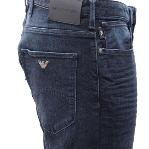 Armani jeans uomoChi non si informa adeguatamente in anticipo corre il rischio di ricevere armani jeans uomo che non hanno la funzione desiderata o sono realizzati con materiali di qualità inferiore. Se volete un prodotto che soddisfi al meglio le vostre aspettative, dovreste provare un armani jeans uomo.
  <p>Per i prodotti si possono trovare test online e confronti tra i prodotti.  I confronti tra i prodotti possono aiutare a confrontare le diverse funzioni o proprietà dei diversi prodotti. Di seguito, spieghiamo perché la ricerca è importante e di cosa si dovrebbe essere consapevoli quando si acquista un articolo.
</p>

<h2>Acquisto di Armani jeans uomo - criteri importanti</h2>

<p>Una lista di controllo può aiutarti a evitare di dover cercare informazioni sui prodotti su decine di siti web. Di seguito è riportato un esempio di una lista di controllo che può aiutarvi a trovare il prodotto giusto. Importanti criteri di acquisto includono, ad esempio:
</p><ul>
<li>Opinioni dei clienti</li>
<li>Confronti dei prezzi</li>
<li>Dettagli del prodotto</li>
<li>Termini e condizioni di consegna</li>
<li>Domande dei clienti e risposte dei marchi</li>
</ul>
<h2>Qual è l