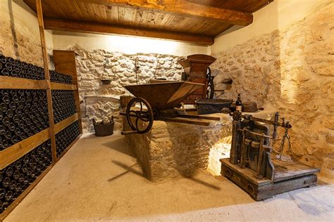 Attrezzi cantinaChi non si informa adeguatamente in anticipo corre il rischio di ricevere attrezzi cantina che non hanno la funzione desiderata o sono realizzati con materiali di qualità inferiore. Se volete un prodotto che soddisfi al meglio le vostre aspettative, dovreste provare un attrezzi cantina.
  <p>Per i prodotti si possono trovare test online e confronti tra i prodotti.  I confronti tra i prodotti possono aiutare a confrontare le diverse funzioni o proprietà dei diversi prodotti. Di seguito, spieghiamo perché la ricerca è importante e di cosa si dovrebbe essere consapevoli quando si acquista un articolo.
</p>

<h2>Acquisto di Attrezzi cantina - criteri importanti</h2>

<p>Una lista di controllo può aiutarti a evitare di dover cercare informazioni sui prodotti su decine di siti web. Di seguito è riportato un esempio di una lista di controllo che può aiutarvi a trovare il prodotto giusto. Importanti criteri di acquisto includono, ad esempio:
</p><ul>
<li>Opinioni dei clienti</li>
<li>Confronti dei prezzi</li>
<li>Dettagli del prodotto</li>
<li>Termini e condizioni di consegna</li>
<li>Domande dei clienti e risposte dei marchi</li>
</ul>
<h2>Qual è l