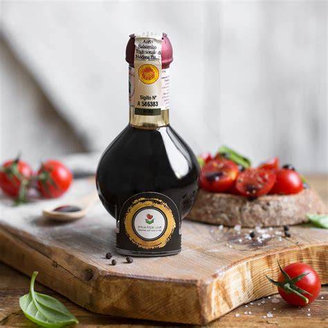 Balsamico tradizionale di modenaChi non si informa adeguatamente in anticipo corre il rischio di ricevere balsamico tradizionale di modena che non hanno la funzione desiderata o sono realizzati con materiali di qualità inferiore. Se volete un prodotto che soddisfi al meglio le vostre aspettative, dovreste provare un balsamico tradizionale di modena.
  <p>Per i prodotti si possono trovare test online e confronti tra i prodotti.  I confronti tra i prodotti possono aiutare a confrontare le diverse funzioni o proprietà dei diversi prodotti. Di seguito, spieghiamo perché la ricerca è importante e di cosa si dovrebbe essere consapevoli quando si acquista un articolo.
</p>

<h2>Acquisto di Balsamico tradizionale di modena - criteri importanti</h2>

<p>Una lista di controllo può aiutarti a evitare di dover cercare informazioni sui prodotti su decine di siti web. Di seguito è riportato un esempio di una lista di controllo che può aiutarvi a trovare il prodotto giusto. Importanti criteri di acquisto includono, ad esempio:
</p><ul>
<li>Opinioni dei clienti</li>
<li>Confronti dei prezzi</li>
<li>Dettagli del prodotto</li>
<li>Termini e condizioni di consegna</li>
<li>Domande dei clienti e risposte dei marchi</li>
</ul>
<h2>Qual è l