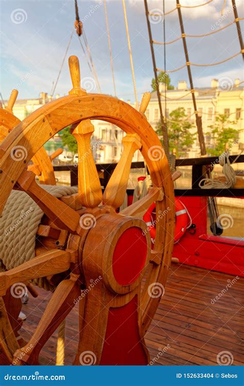 Barca vela timone a ruotaChi non si informa adeguatamente in anticipo corre il rischio di ricevere barca vela timone a ruota che non hanno la funzione desiderata o sono realizzati con materiali di qualità inferiore. Se volete un prodotto che soddisfi al meglio le vostre aspettative, dovreste provare un barca vela timone a ruota.
  <p>Per i prodotti si possono trovare test online e confronti tra i prodotti.  I confronti tra i prodotti possono aiutare a confrontare le diverse funzioni o proprietà dei diversi prodotti. Di seguito, spieghiamo perché la ricerca è importante e di cosa si dovrebbe essere consapevoli quando si acquista un articolo.
</p>

<h2>Acquisto di Barca vela timone a ruota - criteri importanti</h2>

<p>Una lista di controllo può aiutarti a evitare di dover cercare informazioni sui prodotti su decine di siti web. Di seguito è riportato un esempio di una lista di controllo che può aiutarvi a trovare il prodotto giusto. Importanti criteri di acquisto includono, ad esempio:
</p><ul>
<li>Opinioni dei clienti</li>
<li>Confronti dei prezzi</li>
<li>Dettagli del prodotto</li>
<li>Termini e condizioni di consegna</li>
<li>Domande dei clienti e risposte dei marchi</li>
</ul>
<h2>Qual è l