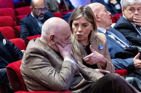 BartolozziChi non si informa adeguatamente in anticipo corre il rischio di ricevere bartolozzi che non hanno la funzione desiderata o sono realizzati con materiali di qualità inferiore. Se volete un prodotto che soddisfi al meglio le vostre aspettative, dovreste provare un bartolozzi.
  <p>Per i prodotti si possono trovare test online e confronti tra i prodotti.  I confronti tra i prodotti possono aiutare a confrontare le diverse funzioni o proprietà dei diversi prodotti. Di seguito, spieghiamo perché la ricerca è importante e di cosa si dovrebbe essere consapevoli quando si acquista un articolo.
</p>

<h2>Acquisto di Bartolozzi - criteri importanti</h2>

<p>Una lista di controllo può aiutarti a evitare di dover cercare informazioni sui prodotti su decine di siti web. Di seguito è riportato un esempio di una lista di controllo che può aiutarvi a trovare il prodotto giusto. Importanti criteri di acquisto includono, ad esempio:
</p><ul>
<li>Opinioni dei clienti</li>
<li>Confronti dei prezzi</li>
<li>Dettagli del prodotto</li>
<li>Termini e condizioni di consegna</li>
<li>Domande dei clienti e risposte dei marchi</li>
</ul>
<h2>Qual è l