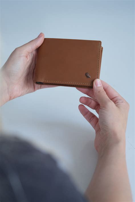 BellroyChi non si informa adeguatamente in anticipo corre il rischio di ricevere bellroy che non hanno la funzione desiderata o sono realizzati con materiali di qualità inferiore. Se volete un prodotto che soddisfi al meglio le vostre aspettative, dovreste provare un bellroy.
  <p>Per i prodotti si possono trovare test online e confronti tra i prodotti.  I confronti tra i prodotti possono aiutare a confrontare le diverse funzioni o proprietà dei diversi prodotti. Di seguito, spieghiamo perché la ricerca è importante e di cosa si dovrebbe essere consapevoli quando si acquista un articolo.
</p>

<h2>Acquisto di Bellroy - criteri importanti</h2>

<p>Una lista di controllo può aiutarti a evitare di dover cercare informazioni sui prodotti su decine di siti web. Di seguito è riportato un esempio di una lista di controllo che può aiutarvi a trovare il prodotto giusto. Importanti criteri di acquisto includono, ad esempio:
</p><ul>
<li>Opinioni dei clienti</li>
<li>Confronti dei prezzi</li>
<li>Dettagli del prodotto</li>
<li>Termini e condizioni di consegna</li>
<li>Domande dei clienti e risposte dei marchi</li>
</ul>
<h2>Qual è l