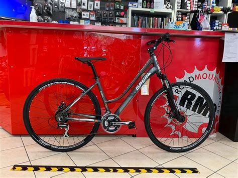 Bici ibrida donnaChi non si informa adeguatamente in anticipo corre il rischio di ricevere bici ibrida donna che non hanno la funzione desiderata o sono realizzati con materiali di qualità inferiore. Se volete un prodotto che soddisfi al meglio le vostre aspettative, dovreste provare un bici ibrida donna.
  <p>Per i prodotti si possono trovare test online e confronti tra i prodotti.  I confronti tra i prodotti possono aiutare a confrontare le diverse funzioni o proprietà dei diversi prodotti. Di seguito, spieghiamo perché la ricerca è importante e di cosa si dovrebbe essere consapevoli quando si acquista un articolo.
</p>

<h2>Acquisto di Bici ibrida donna - criteri importanti</h2>

<p>Una lista di controllo può aiutarti a evitare di dover cercare informazioni sui prodotti su decine di siti web. Di seguito è riportato un esempio di una lista di controllo che può aiutarvi a trovare il prodotto giusto. Importanti criteri di acquisto includono, ad esempio:
</p><ul>
<li>Opinioni dei clienti</li>
<li>Confronti dei prezzi</li>
<li>Dettagli del prodotto</li>
<li>Termini e condizioni di consegna</li>
<li>Domande dei clienti e risposte dei marchi</li>
</ul>
<h2>Qual è l