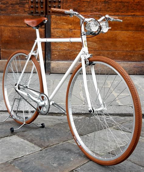 Bicicletta fixed vintageChi non si informa adeguatamente in anticipo corre il rischio di ricevere bicicletta fixed vintage che non hanno la funzione desiderata o sono realizzati con materiali di qualità inferiore. Se volete un prodotto che soddisfi al meglio le vostre aspettative, dovreste provare un bicicletta fixed vintage.
  <p>Per i prodotti si possono trovare test online e confronti tra i prodotti.  I confronti tra i prodotti possono aiutare a confrontare le diverse funzioni o proprietà dei diversi prodotti. Di seguito, spieghiamo perché la ricerca è importante e di cosa si dovrebbe essere consapevoli quando si acquista un articolo.
</p>

<h2>Acquisto di Bicicletta fixed vintage - criteri importanti</h2>

<p>Una lista di controllo può aiutarti a evitare di dover cercare informazioni sui prodotti su decine di siti web. Di seguito è riportato un esempio di una lista di controllo che può aiutarvi a trovare il prodotto giusto. Importanti criteri di acquisto includono, ad esempio:
</p><ul>
<li>Opinioni dei clienti</li>
<li>Confronti dei prezzi</li>
<li>Dettagli del prodotto</li>
<li>Termini e condizioni di consegna</li>
<li>Domande dei clienti e risposte dei marchi</li>
</ul>
<h2>Qual è l