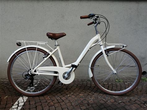 Biciclette milanoChi non si informa adeguatamente in anticipo corre il rischio di ricevere biciclette milano che non hanno la funzione desiderata o sono realizzati con materiali di qualità inferiore. Se volete un prodotto che soddisfi al meglio le vostre aspettative, dovreste provare un biciclette milano.
  <p>Per i prodotti si possono trovare test online e confronti tra i prodotti.  I confronti tra i prodotti possono aiutare a confrontare le diverse funzioni o proprietà dei diversi prodotti. Di seguito, spieghiamo perché la ricerca è importante e di cosa si dovrebbe essere consapevoli quando si acquista un articolo.
</p>

<h2>Acquisto di Biciclette milano - criteri importanti</h2>

<p>Una lista di controllo può aiutarti a evitare di dover cercare informazioni sui prodotti su decine di siti web. Di seguito è riportato un esempio di una lista di controllo che può aiutarvi a trovare il prodotto giusto. Importanti criteri di acquisto includono, ad esempio:
</p><ul>
<li>Opinioni dei clienti</li>
<li>Confronti dei prezzi</li>
<li>Dettagli del prodotto</li>
<li>Termini e condizioni di consegna</li>
<li>Domande dei clienti e risposte dei marchi</li>
</ul>
<h2>Qual è l