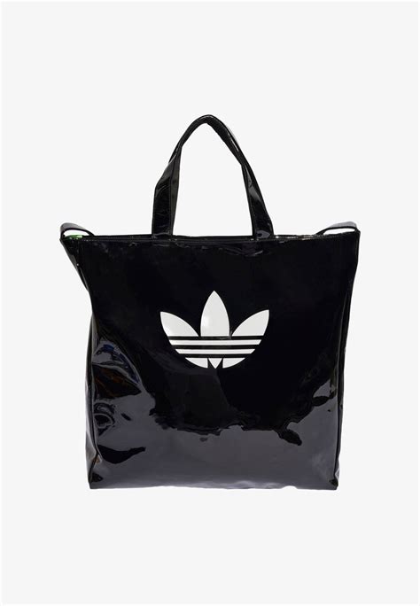 Borsa adidas donnaChi non si informa adeguatamente in anticipo corre il rischio di ricevere borsa adidas donna che non hanno la funzione desiderata o sono realizzati con materiali di qualità inferiore. Se volete un prodotto che soddisfi al meglio le vostre aspettative, dovreste provare un borsa adidas donna.
  <p>Per i prodotti si possono trovare test online e confronti tra i prodotti.  I confronti tra i prodotti possono aiutare a confrontare le diverse funzioni o proprietà dei diversi prodotti. Di seguito, spieghiamo perché la ricerca è importante e di cosa si dovrebbe essere consapevoli quando si acquista un articolo.
</p>

<h2>Acquisto di Borsa adidas donna - criteri importanti</h2>

<p>Una lista di controllo può aiutarti a evitare di dover cercare informazioni sui prodotti su decine di siti web. Di seguito è riportato un esempio di una lista di controllo che può aiutarvi a trovare il prodotto giusto. Importanti criteri di acquisto includono, ad esempio:
</p><ul>
<li>Opinioni dei clienti</li>
<li>Confronti dei prezzi</li>
<li>Dettagli del prodotto</li>
<li>Termini e condizioni di consegna</li>
<li>Domande dei clienti e risposte dei marchi</li>
</ul>
<h2>Qual è l