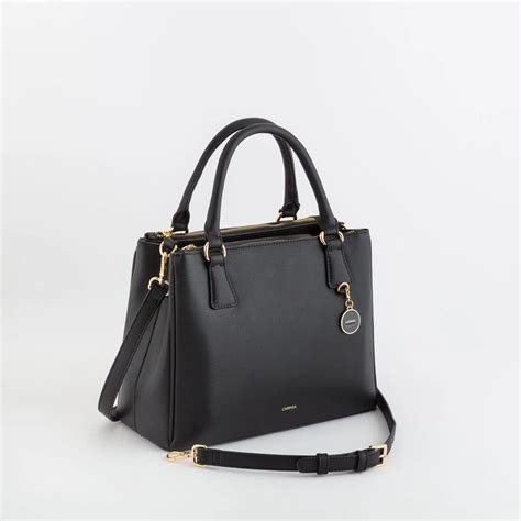 Borsa carpisa tracollaChi non si informa adeguatamente in anticipo corre il rischio di ricevere borsa carpisa tracolla che non hanno la funzione desiderata o sono realizzati con materiali di qualità inferiore. Se volete un prodotto che soddisfi al meglio le vostre aspettative, dovreste provare un borsa carpisa tracolla.
  <p>Per i prodotti si possono trovare test online e confronti tra i prodotti.  I confronti tra i prodotti possono aiutare a confrontare le diverse funzioni o proprietà dei diversi prodotti. Di seguito, spieghiamo perché la ricerca è importante e di cosa si dovrebbe essere consapevoli quando si acquista un articolo.
</p>

<h2>Acquisto di Borsa carpisa tracolla - criteri importanti</h2>

<p>Una lista di controllo può aiutarti a evitare di dover cercare informazioni sui prodotti su decine di siti web. Di seguito è riportato un esempio di una lista di controllo che può aiutarvi a trovare il prodotto giusto. Importanti criteri di acquisto includono, ad esempio:
</p><ul>
<li>Opinioni dei clienti</li>
<li>Confronti dei prezzi</li>
<li>Dettagli del prodotto</li>
<li>Termini e condizioni di consegna</li>
<li>Domande dei clienti e risposte dei marchi</li>
</ul>
<h2>Qual è l