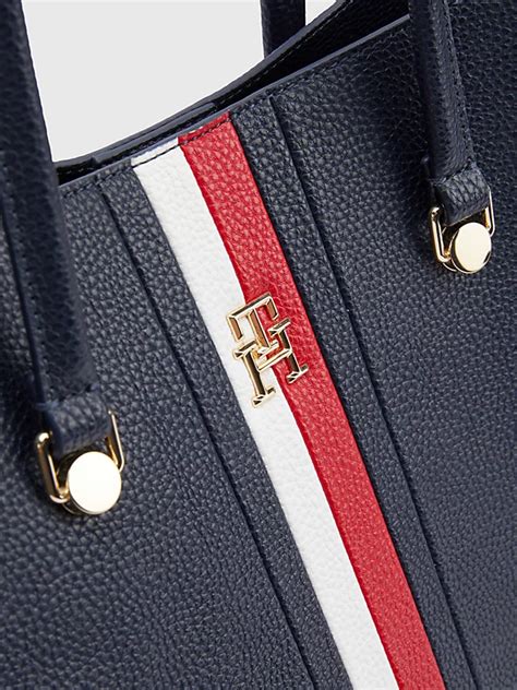 Borsa donna tommyChi non si informa adeguatamente in anticipo corre il rischio di ricevere borsa donna tommy che non hanno la funzione desiderata o sono realizzati con materiali di qualità inferiore. Se volete un prodotto che soddisfi al meglio le vostre aspettative, dovreste provare un borsa donna tommy.
  <p>Per i prodotti si possono trovare test online e confronti tra i prodotti.  I confronti tra i prodotti possono aiutare a confrontare le diverse funzioni o proprietà dei diversi prodotti. Di seguito, spieghiamo perché la ricerca è importante e di cosa si dovrebbe essere consapevoli quando si acquista un articolo.
</p>

<h2>Acquisto di Borsa donna tommy - criteri importanti</h2>

<p>Una lista di controllo può aiutarti a evitare di dover cercare informazioni sui prodotti su decine di siti web. Di seguito è riportato un esempio di una lista di controllo che può aiutarvi a trovare il prodotto giusto. Importanti criteri di acquisto includono, ad esempio:
</p><ul>
<li>Opinioni dei clienti</li>
<li>Confronti dei prezzi</li>
<li>Dettagli del prodotto</li>
<li>Termini e condizioni di consegna</li>
<li>Domande dei clienti e risposte dei marchi</li>
</ul>
<h2>Qual è l