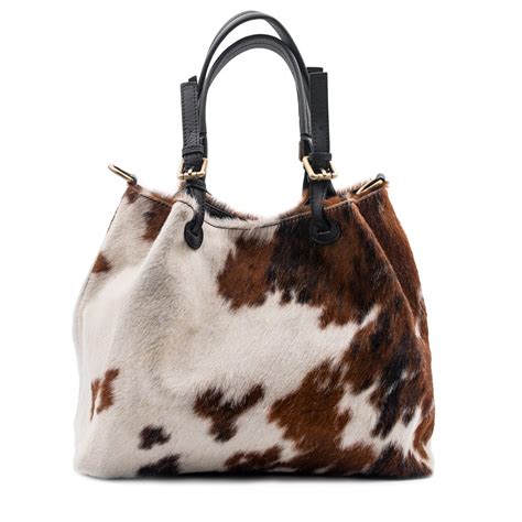 Borsa pelle peloChi non si informa adeguatamente in anticipo corre il rischio di ricevere borsa pelle pelo che non hanno la funzione desiderata o sono realizzati con materiali di qualità inferiore. Se volete un prodotto che soddisfi al meglio le vostre aspettative, dovreste provare un borsa pelle pelo.
  <p>Per i prodotti si possono trovare test online e confronti tra i prodotti.  I confronti tra i prodotti possono aiutare a confrontare le diverse funzioni o proprietà dei diversi prodotti. Di seguito, spieghiamo perché la ricerca è importante e di cosa si dovrebbe essere consapevoli quando si acquista un articolo.
</p>

<h2>Acquisto di Borsa pelle pelo - criteri importanti</h2>

<p>Una lista di controllo può aiutarti a evitare di dover cercare informazioni sui prodotti su decine di siti web. Di seguito è riportato un esempio di una lista di controllo che può aiutarvi a trovare il prodotto giusto. Importanti criteri di acquisto includono, ad esempio:
</p><ul>
<li>Opinioni dei clienti</li>
<li>Confronti dei prezzi</li>
<li>Dettagli del prodotto</li>
<li>Termini e condizioni di consegna</li>
<li>Domande dei clienti e risposte dei marchi</li>
</ul>
<h2>Qual è l