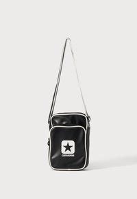 Borsa tracolla uomo converseChi non si informa adeguatamente in anticipo corre il rischio di ricevere borsa tracolla uomo converse che non hanno la funzione desiderata o sono realizzati con materiali di qualità inferiore. Se volete un prodotto che soddisfi al meglio le vostre aspettative, dovreste provare un borsa tracolla uomo converse.
  <p>Per i prodotti si possono trovare test online e confronti tra i prodotti.  I confronti tra i prodotti possono aiutare a confrontare le diverse funzioni o proprietà dei diversi prodotti. Di seguito, spieghiamo perché la ricerca è importante e di cosa si dovrebbe essere consapevoli quando si acquista un articolo.
</p>

<h2>Acquisto di Borsa tracolla uomo converse - criteri importanti</h2>

<p>Una lista di controllo può aiutarti a evitare di dover cercare informazioni sui prodotti su decine di siti web. Di seguito è riportato un esempio di una lista di controllo che può aiutarvi a trovare il prodotto giusto. Importanti criteri di acquisto includono, ad esempio:
</p><ul>
<li>Opinioni dei clienti</li>
<li>Confronti dei prezzi</li>
<li>Dettagli del prodotto</li>
<li>Termini e condizioni di consegna</li>
<li>Domande dei clienti e risposte dei marchi</li>
</ul>
<h2>Qual è l