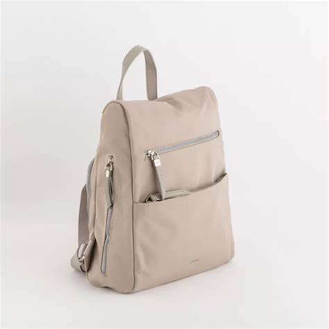 Borsa zainetto carpisaChi non si informa adeguatamente in anticipo corre il rischio di ricevere borsa zainetto carpisa che non hanno la funzione desiderata o sono realizzati con materiali di qualità inferiore. Se volete un prodotto che soddisfi al meglio le vostre aspettative, dovreste provare un borsa zainetto carpisa.
  <p>Per i prodotti si possono trovare test online e confronti tra i prodotti.  I confronti tra i prodotti possono aiutare a confrontare le diverse funzioni o proprietà dei diversi prodotti. Di seguito, spieghiamo perché la ricerca è importante e di cosa si dovrebbe essere consapevoli quando si acquista un articolo.
</p>

<h2>Acquisto di Borsa zainetto carpisa - criteri importanti</h2>

<p>Una lista di controllo può aiutarti a evitare di dover cercare informazioni sui prodotti su decine di siti web. Di seguito è riportato un esempio di una lista di controllo che può aiutarvi a trovare il prodotto giusto. Importanti criteri di acquisto includono, ad esempio:
</p><ul>
<li>Opinioni dei clienti</li>
<li>Confronti dei prezzi</li>
<li>Dettagli del prodotto</li>
<li>Termini e condizioni di consegna</li>
<li>Domande dei clienti e risposte dei marchi</li>
</ul>
<h2>Qual è l