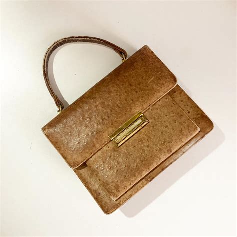 Borsetta vintageChi non si informa adeguatamente in anticipo corre il rischio di ricevere borsetta vintage che non hanno la funzione desiderata o sono realizzati con materiali di qualità inferiore. Se volete un prodotto che soddisfi al meglio le vostre aspettative, dovreste provare un borsetta vintage.
  <p>Per i prodotti si possono trovare test online e confronti tra i prodotti.  I confronti tra i prodotti possono aiutare a confrontare le diverse funzioni o proprietà dei diversi prodotti. Di seguito, spieghiamo perché la ricerca è importante e di cosa si dovrebbe essere consapevoli quando si acquista un articolo.
</p>

<h2>Acquisto di Borsetta vintage - criteri importanti</h2>

<p>Una lista di controllo può aiutarti a evitare di dover cercare informazioni sui prodotti su decine di siti web. Di seguito è riportato un esempio di una lista di controllo che può aiutarvi a trovare il prodotto giusto. Importanti criteri di acquisto includono, ad esempio:
</p><ul>
<li>Opinioni dei clienti</li>
<li>Confronti dei prezzi</li>
<li>Dettagli del prodotto</li>
<li>Termini e condizioni di consegna</li>
<li>Domande dei clienti e risposte dei marchi</li>
</ul>
<h2>Qual è l