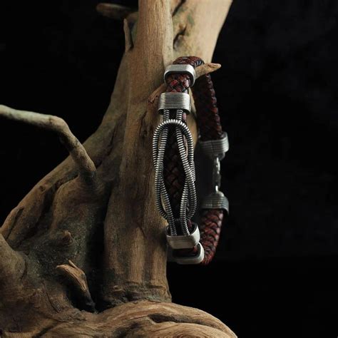 BracaletChi non si informa adeguatamente in anticipo corre il rischio di ricevere bracalet che non hanno la funzione desiderata o sono realizzati con materiali di qualità inferiore. Se volete un prodotto che soddisfi al meglio le vostre aspettative, dovreste provare un bracalet.
  <p>Per i prodotti si possono trovare test online e confronti tra i prodotti.  I confronti tra i prodotti possono aiutare a confrontare le diverse funzioni o proprietà dei diversi prodotti. Di seguito, spieghiamo perché la ricerca è importante e di cosa si dovrebbe essere consapevoli quando si acquista un articolo.
</p>

<h2>Acquisto di Bracalet - criteri importanti</h2>

<p>Una lista di controllo può aiutarti a evitare di dover cercare informazioni sui prodotti su decine di siti web. Di seguito è riportato un esempio di una lista di controllo che può aiutarvi a trovare il prodotto giusto. Importanti criteri di acquisto includono, ad esempio:
</p><ul>
<li>Opinioni dei clienti</li>
<li>Confronti dei prezzi</li>
<li>Dettagli del prodotto</li>
<li>Termini e condizioni di consegna</li>
<li>Domande dei clienti e risposte dei marchi</li>
</ul>
<h2>Qual è l