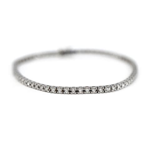 Bracciale brillantiChi non si informa adeguatamente in anticipo corre il rischio di ricevere bracciale brillanti che non hanno la funzione desiderata o sono realizzati con materiali di qualità inferiore. Se volete un prodotto che soddisfi al meglio le vostre aspettative, dovreste provare un bracciale brillanti.
  <p>Per i prodotti si possono trovare test online e confronti tra i prodotti.  I confronti tra i prodotti possono aiutare a confrontare le diverse funzioni o proprietà dei diversi prodotti. Di seguito, spieghiamo perché la ricerca è importante e di cosa si dovrebbe essere consapevoli quando si acquista un articolo.
</p>

<h2>Acquisto di Bracciale brillanti - criteri importanti</h2>

<p>Una lista di controllo può aiutarti a evitare di dover cercare informazioni sui prodotti su decine di siti web. Di seguito è riportato un esempio di una lista di controllo che può aiutarvi a trovare il prodotto giusto. Importanti criteri di acquisto includono, ad esempio:
</p><ul>
<li>Opinioni dei clienti</li>
<li>Confronti dei prezzi</li>
<li>Dettagli del prodotto</li>
<li>Termini e condizioni di consegna</li>
<li>Domande dei clienti e risposte dei marchi</li>
</ul>
<h2>Qual è l