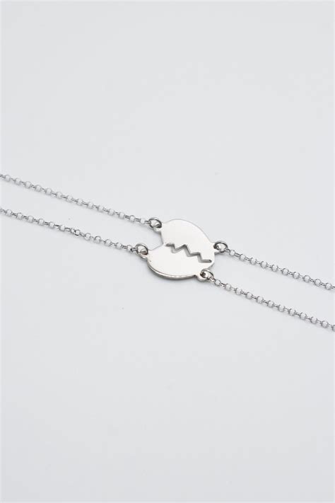 Bracciale cuore spezzatoChi non si informa adeguatamente in anticipo corre il rischio di ricevere bracciale cuore spezzato che non hanno la funzione desiderata o sono realizzati con materiali di qualità inferiore. Se volete un prodotto che soddisfi al meglio le vostre aspettative, dovreste provare un bracciale cuore spezzato.
  <p>Per i prodotti si possono trovare test online e confronti tra i prodotti.  I confronti tra i prodotti possono aiutare a confrontare le diverse funzioni o proprietà dei diversi prodotti. Di seguito, spieghiamo perché la ricerca è importante e di cosa si dovrebbe essere consapevoli quando si acquista un articolo.
</p>

<h2>Acquisto di Bracciale cuore spezzato - criteri importanti</h2>

<p>Una lista di controllo può aiutarti a evitare di dover cercare informazioni sui prodotti su decine di siti web. Di seguito è riportato un esempio di una lista di controllo che può aiutarvi a trovare il prodotto giusto. Importanti criteri di acquisto includono, ad esempio:
</p><ul>
<li>Opinioni dei clienti</li>
<li>Confronti dei prezzi</li>
<li>Dettagli del prodotto</li>
<li>Termini e condizioni di consegna</li>
<li>Domande dei clienti e risposte dei marchi</li>
</ul>
<h2>Qual è l