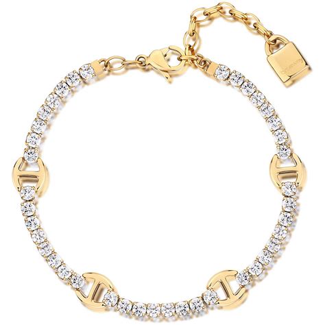 BraccialeChi non si informa adeguatamente in anticipo corre il rischio di ricevere bracciale che non hanno la funzione desiderata o sono realizzati con materiali di qualità inferiore. Se volete un prodotto che soddisfi al meglio le vostre aspettative, dovreste provare un bracciale.
  <p>Per i prodotti si possono trovare test online e confronti tra i prodotti.  I confronti tra i prodotti possono aiutare a confrontare le diverse funzioni o proprietà dei diversi prodotti. Di seguito, spieghiamo perché la ricerca è importante e di cosa si dovrebbe essere consapevoli quando si acquista un articolo.
</p>

<h2>Acquisto di Bracciale - criteri importanti</h2>

<p>Una lista di controllo può aiutarti a evitare di dover cercare informazioni sui prodotti su decine di siti web. Di seguito è riportato un esempio di una lista di controllo che può aiutarvi a trovare il prodotto giusto. Importanti criteri di acquisto includono, ad esempio:
</p><ul>
<li>Opinioni dei clienti</li>
<li>Confronti dei prezzi</li>
<li>Dettagli del prodotto</li>
<li>Termini e condizioni di consegna</li>
<li>Domande dei clienti e risposte dei marchi</li>
</ul>
<h2>Qual è l