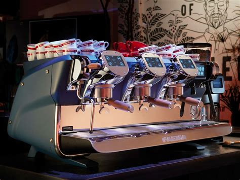 Caffetteria macchina caffeChi non si informa adeguatamente in anticipo corre il rischio di ricevere caffetteria macchina caffe che non hanno la funzione desiderata o sono realizzati con materiali di qualità inferiore. Se volete un prodotto che soddisfi al meglio le vostre aspettative, dovreste provare un caffetteria macchina caffe.
  <p>Per i prodotti si possono trovare test online e confronti tra i prodotti.  I confronti tra i prodotti possono aiutare a confrontare le diverse funzioni o proprietà dei diversi prodotti. Di seguito, spieghiamo perché la ricerca è importante e di cosa si dovrebbe essere consapevoli quando si acquista un articolo.
</p>

<h2>Acquisto di Caffetteria macchina caffe - criteri importanti</h2>

<p>Una lista di controllo può aiutarti a evitare di dover cercare informazioni sui prodotti su decine di siti web. Di seguito è riportato un esempio di una lista di controllo che può aiutarvi a trovare il prodotto giusto. Importanti criteri di acquisto includono, ad esempio:
</p><ul>
<li>Opinioni dei clienti</li>
<li>Confronti dei prezzi</li>
<li>Dettagli del prodotto</li>
<li>Termini e condizioni di consegna</li>
<li>Domande dei clienti e risposte dei marchi</li>
</ul>
<h2>Qual è l