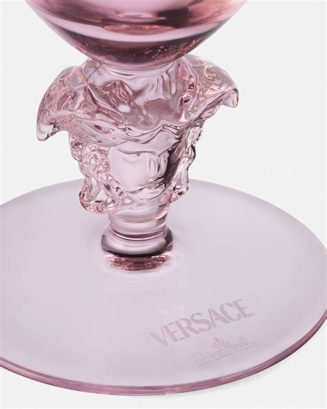 Calici versaceChi non si informa adeguatamente in anticipo corre il rischio di ricevere calici versace che non hanno la funzione desiderata o sono realizzati con materiali di qualità inferiore. Se volete un prodotto che soddisfi al meglio le vostre aspettative, dovreste provare un calici versace.
  <p>Per i prodotti si possono trovare test online e confronti tra i prodotti.  I confronti tra i prodotti possono aiutare a confrontare le diverse funzioni o proprietà dei diversi prodotti. Di seguito, spieghiamo perché la ricerca è importante e di cosa si dovrebbe essere consapevoli quando si acquista un articolo.
</p>

<h2>Acquisto di Calici versace - criteri importanti</h2>

<p>Una lista di controllo può aiutarti a evitare di dover cercare informazioni sui prodotti su decine di siti web. Di seguito è riportato un esempio di una lista di controllo che può aiutarvi a trovare il prodotto giusto. Importanti criteri di acquisto includono, ad esempio:
</p><ul>
<li>Opinioni dei clienti</li>
<li>Confronti dei prezzi</li>
<li>Dettagli del prodotto</li>
<li>Termini e condizioni di consegna</li>
<li>Domande dei clienti e risposte dei marchi</li>
</ul>
<h2>Qual è l