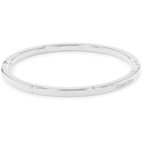Calvin klein gioielli braccialeChi non si informa adeguatamente in anticipo corre il rischio di ricevere calvin klein gioielli bracciale che non hanno la funzione desiderata o sono realizzati con materiali di qualità inferiore. Se volete un prodotto che soddisfi al meglio le vostre aspettative, dovreste provare un calvin klein gioielli bracciale.
  <p>Per i prodotti si possono trovare test online e confronti tra i prodotti.  I confronti tra i prodotti possono aiutare a confrontare le diverse funzioni o proprietà dei diversi prodotti. Di seguito, spieghiamo perché la ricerca è importante e di cosa si dovrebbe essere consapevoli quando si acquista un articolo.
</p>

<h2>Acquisto di Calvin klein gioielli bracciale - criteri importanti</h2>

<p>Una lista di controllo può aiutarti a evitare di dover cercare informazioni sui prodotti su decine di siti web. Di seguito è riportato un esempio di una lista di controllo che può aiutarvi a trovare il prodotto giusto. Importanti criteri di acquisto includono, ad esempio:
</p><ul>
<li>Opinioni dei clienti</li>
<li>Confronti dei prezzi</li>
<li>Dettagli del prodotto</li>
<li>Termini e condizioni di consegna</li>
<li>Domande dei clienti e risposte dei marchi</li>
</ul>
<h2>Qual è l