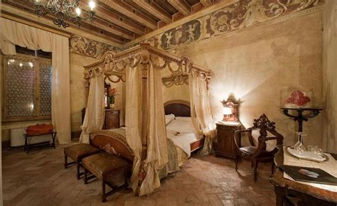 Camera castelloChi non si informa adeguatamente in anticipo corre il rischio di ricevere camera castello che non hanno la funzione desiderata o sono realizzati con materiali di qualità inferiore. Se volete un prodotto che soddisfi al meglio le vostre aspettative, dovreste provare un camera castello.
  <p>Per i prodotti si possono trovare test online e confronti tra i prodotti.  I confronti tra i prodotti possono aiutare a confrontare le diverse funzioni o proprietà dei diversi prodotti. Di seguito, spieghiamo perché la ricerca è importante e di cosa si dovrebbe essere consapevoli quando si acquista un articolo.
</p>

<h2>Acquisto di Camera castello - criteri importanti</h2>

<p>Una lista di controllo può aiutarti a evitare di dover cercare informazioni sui prodotti su decine di siti web. Di seguito è riportato un esempio di una lista di controllo che può aiutarvi a trovare il prodotto giusto. Importanti criteri di acquisto includono, ad esempio:
</p><ul>
<li>Opinioni dei clienti</li>
<li>Confronti dei prezzi</li>
<li>Dettagli del prodotto</li>
<li>Termini e condizioni di consegna</li>
<li>Domande dei clienti e risposte dei marchi</li>
</ul>
<h2>Qual è l