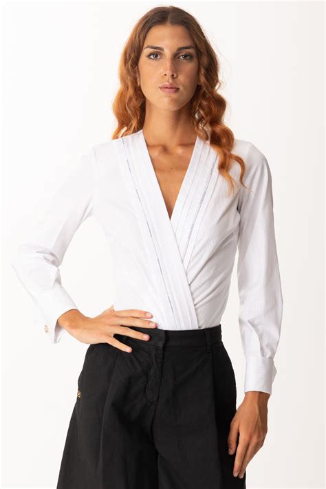 Camicia donna bianca bodyChi non si informa adeguatamente in anticipo corre il rischio di ricevere camicia donna bianca body che non hanno la funzione desiderata o sono realizzati con materiali di qualità inferiore. Se volete un prodotto che soddisfi al meglio le vostre aspettative, dovreste provare un camicia donna bianca body.
  <p>Per i prodotti si possono trovare test online e confronti tra i prodotti.  I confronti tra i prodotti possono aiutare a confrontare le diverse funzioni o proprietà dei diversi prodotti. Di seguito, spieghiamo perché la ricerca è importante e di cosa si dovrebbe essere consapevoli quando si acquista un articolo.
</p>

<h2>Acquisto di Camicia donna bianca body - criteri importanti</h2>

<p>Una lista di controllo può aiutarti a evitare di dover cercare informazioni sui prodotti su decine di siti web. Di seguito è riportato un esempio di una lista di controllo che può aiutarvi a trovare il prodotto giusto. Importanti criteri di acquisto includono, ad esempio:
</p><ul>
<li>Opinioni dei clienti</li>
<li>Confronti dei prezzi</li>
<li>Dettagli del prodotto</li>
<li>Termini e condizioni di consegna</li>
<li>Domande dei clienti e risposte dei marchi</li>
</ul>
<h2>Qual è l