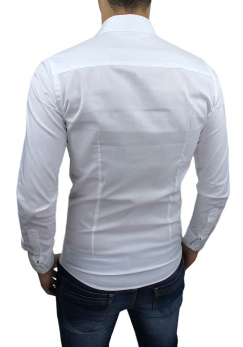 Camicia uomo slim fitChi non si informa adeguatamente in anticipo corre il rischio di ricevere camicia uomo slim fit che non hanno la funzione desiderata o sono realizzati con materiali di qualità inferiore. Se volete un prodotto che soddisfi al meglio le vostre aspettative, dovreste provare un camicia uomo slim fit.
  <p>Per i prodotti si possono trovare test online e confronti tra i prodotti.  I confronti tra i prodotti possono aiutare a confrontare le diverse funzioni o proprietà dei diversi prodotti. Di seguito, spieghiamo perché la ricerca è importante e di cosa si dovrebbe essere consapevoli quando si acquista un articolo.
</p>

<h2>Acquisto di Camicia uomo slim fit - criteri importanti</h2>

<p>Una lista di controllo può aiutarti a evitare di dover cercare informazioni sui prodotti su decine di siti web. Di seguito è riportato un esempio di una lista di controllo che può aiutarvi a trovare il prodotto giusto. Importanti criteri di acquisto includono, ad esempio:
</p><ul>
<li>Opinioni dei clienti</li>
<li>Confronti dei prezzi</li>
<li>Dettagli del prodotto</li>
<li>Termini e condizioni di consegna</li>
<li>Domande dei clienti e risposte dei marchi</li>
</ul>
<h2>Qual è l