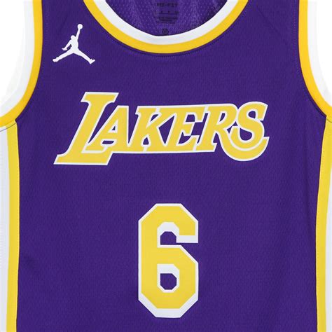 Canotta basket jamesChi non si informa adeguatamente in anticipo corre il rischio di ricevere canotta basket james che non hanno la funzione desiderata o sono realizzati con materiali di qualità inferiore. Se volete un prodotto che soddisfi al meglio le vostre aspettative, dovreste provare un canotta basket james.
  <p>Per i prodotti si possono trovare test online e confronti tra i prodotti.  I confronti tra i prodotti possono aiutare a confrontare le diverse funzioni o proprietà dei diversi prodotti. Di seguito, spieghiamo perché la ricerca è importante e di cosa si dovrebbe essere consapevoli quando si acquista un articolo.
</p>

<h2>Acquisto di Canotta basket james - criteri importanti</h2>

<p>Una lista di controllo può aiutarti a evitare di dover cercare informazioni sui prodotti su decine di siti web. Di seguito è riportato un esempio di una lista di controllo che può aiutarvi a trovare il prodotto giusto. Importanti criteri di acquisto includono, ad esempio:
</p><ul>
<li>Opinioni dei clienti</li>
<li>Confronti dei prezzi</li>
<li>Dettagli del prodotto</li>
<li>Termini e condizioni di consegna</li>
<li>Domande dei clienti e risposte dei marchi</li>
</ul>
<h2>Qual è l