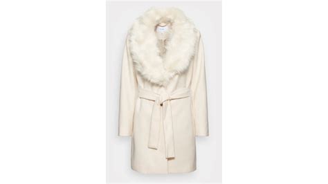 Cappotto cappello pellicciaChi non si informa adeguatamente in anticipo corre il rischio di ricevere cappotto cappello pelliccia che non hanno la funzione desiderata o sono realizzati con materiali di qualità inferiore. Se volete un prodotto che soddisfi al meglio le vostre aspettative, dovreste provare un cappotto cappello pelliccia.
  <p>Per i prodotti si possono trovare test online e confronti tra i prodotti.  I confronti tra i prodotti possono aiutare a confrontare le diverse funzioni o proprietà dei diversi prodotti. Di seguito, spieghiamo perché la ricerca è importante e di cosa si dovrebbe essere consapevoli quando si acquista un articolo.
</p>

<h2>Acquisto di Cappotto cappello pelliccia - criteri importanti</h2>

<p>Una lista di controllo può aiutarti a evitare di dover cercare informazioni sui prodotti su decine di siti web. Di seguito è riportato un esempio di una lista di controllo che può aiutarvi a trovare il prodotto giusto. Importanti criteri di acquisto includono, ad esempio:
</p><ul>
<li>Opinioni dei clienti</li>
<li>Confronti dei prezzi</li>
<li>Dettagli del prodotto</li>
<li>Termini e condizioni di consegna</li>
<li>Domande dei clienti e risposte dei marchi</li>
</ul>
<h2>Qual è l