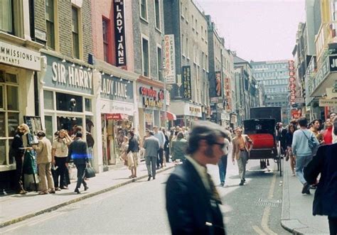 Carnaby streetChi non si informa adeguatamente in anticipo corre il rischio di ricevere carnaby street che non hanno la funzione desiderata o sono realizzati con materiali di qualità inferiore. Se volete un prodotto che soddisfi al meglio le vostre aspettative, dovreste provare un carnaby street.
  <p>Per i prodotti si possono trovare test online e confronti tra i prodotti.  I confronti tra i prodotti possono aiutare a confrontare le diverse funzioni o proprietà dei diversi prodotti. Di seguito, spieghiamo perché la ricerca è importante e di cosa si dovrebbe essere consapevoli quando si acquista un articolo.
</p>

<h2>Acquisto di Carnaby street - criteri importanti</h2>

<p>Una lista di controllo può aiutarti a evitare di dover cercare informazioni sui prodotti su decine di siti web. Di seguito è riportato un esempio di una lista di controllo che può aiutarvi a trovare il prodotto giusto. Importanti criteri di acquisto includono, ad esempio:
</p><ul>
<li>Opinioni dei clienti</li>
<li>Confronti dei prezzi</li>
<li>Dettagli del prodotto</li>
<li>Termini e condizioni di consegna</li>
<li>Domande dei clienti e risposte dei marchi</li>
</ul>
<h2>Qual è l
