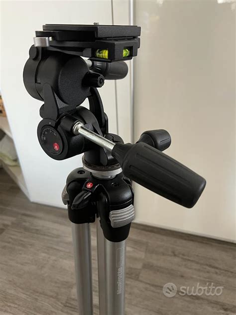 Cavalletto reflexChi non si informa adeguatamente in anticipo corre il rischio di ricevere cavalletto reflex che non hanno la funzione desiderata o sono realizzati con materiali di qualità inferiore. Se volete un prodotto che soddisfi al meglio le vostre aspettative, dovreste provare un cavalletto reflex.
  <p>Per i prodotti si possono trovare test online e confronti tra i prodotti.  I confronti tra i prodotti possono aiutare a confrontare le diverse funzioni o proprietà dei diversi prodotti. Di seguito, spieghiamo perché la ricerca è importante e di cosa si dovrebbe essere consapevoli quando si acquista un articolo.
</p>

<h2>Acquisto di Cavalletto reflex - criteri importanti</h2>

<p>Una lista di controllo può aiutarti a evitare di dover cercare informazioni sui prodotti su decine di siti web. Di seguito è riportato un esempio di una lista di controllo che può aiutarvi a trovare il prodotto giusto. Importanti criteri di acquisto includono, ad esempio:
</p><ul>
<li>Opinioni dei clienti</li>
<li>Confronti dei prezzi</li>
<li>Dettagli del prodotto</li>
<li>Termini e condizioni di consegna</li>
<li>Domande dei clienti e risposte dei marchi</li>
</ul>
<h2>Qual è l
