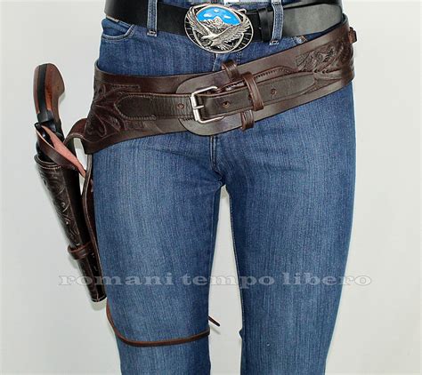 Cinturone cowboyChi non si informa adeguatamente in anticipo corre il rischio di ricevere cinturone cowboy che non hanno la funzione desiderata o sono realizzati con materiali di qualità inferiore. Se volete un prodotto che soddisfi al meglio le vostre aspettative, dovreste provare un cinturone cowboy.
  <p>Per i prodotti si possono trovare test online e confronti tra i prodotti.  I confronti tra i prodotti possono aiutare a confrontare le diverse funzioni o proprietà dei diversi prodotti. Di seguito, spieghiamo perché la ricerca è importante e di cosa si dovrebbe essere consapevoli quando si acquista un articolo.
</p>

<h2>Acquisto di Cinturone cowboy - criteri importanti</h2>

<p>Una lista di controllo può aiutarti a evitare di dover cercare informazioni sui prodotti su decine di siti web. Di seguito è riportato un esempio di una lista di controllo che può aiutarvi a trovare il prodotto giusto. Importanti criteri di acquisto includono, ad esempio:
</p><ul>
<li>Opinioni dei clienti</li>
<li>Confronti dei prezzi</li>
<li>Dettagli del prodotto</li>
<li>Termini e condizioni di consegna</li>
<li>Domande dei clienti e risposte dei marchi</li>
</ul>
<h2>Qual è l