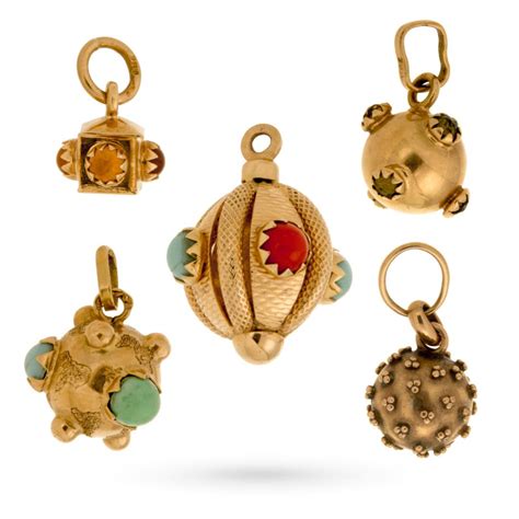 Ciondoli d oro gialloChi non si informa adeguatamente in anticipo corre il rischio di ricevere ciondoli d oro giallo che non hanno la funzione desiderata o sono realizzati con materiali di qualità inferiore. Se volete un prodotto che soddisfi al meglio le vostre aspettative, dovreste provare un ciondoli d oro giallo.
  <p>Per i prodotti si possono trovare test online e confronti tra i prodotti.  I confronti tra i prodotti possono aiutare a confrontare le diverse funzioni o proprietà dei diversi prodotti. Di seguito, spieghiamo perché la ricerca è importante e di cosa si dovrebbe essere consapevoli quando si acquista un articolo.
</p>

<h2>Acquisto di Ciondoli d oro giallo - criteri importanti</h2>

<p>Una lista di controllo può aiutarti a evitare di dover cercare informazioni sui prodotti su decine di siti web. Di seguito è riportato un esempio di una lista di controllo che può aiutarvi a trovare il prodotto giusto. Importanti criteri di acquisto includono, ad esempio:
</p><ul>
<li>Opinioni dei clienti</li>
<li>Confronti dei prezzi</li>
<li>Dettagli del prodotto</li>
<li>Termini e condizioni di consegna</li>
<li>Domande dei clienti e risposte dei marchi</li>
</ul>
<h2>Qual è l