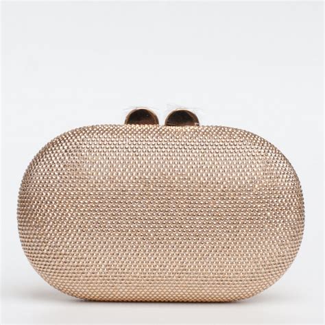Clutch oroChi non si informa adeguatamente in anticipo corre il rischio di ricevere clutch oro che non hanno la funzione desiderata o sono realizzati con materiali di qualità inferiore. Se volete un prodotto che soddisfi al meglio le vostre aspettative, dovreste provare un clutch oro.
  <p>Per i prodotti si possono trovare test online e confronti tra i prodotti.  I confronti tra i prodotti possono aiutare a confrontare le diverse funzioni o proprietà dei diversi prodotti. Di seguito, spieghiamo perché la ricerca è importante e di cosa si dovrebbe essere consapevoli quando si acquista un articolo.
</p>

<h2>Acquisto di Clutch oro - criteri importanti</h2>

<p>Una lista di controllo può aiutarti a evitare di dover cercare informazioni sui prodotti su decine di siti web. Di seguito è riportato un esempio di una lista di controllo che può aiutarvi a trovare il prodotto giusto. Importanti criteri di acquisto includono, ad esempio:
</p><ul>
<li>Opinioni dei clienti</li>
<li>Confronti dei prezzi</li>
<li>Dettagli del prodotto</li>
<li>Termini e condizioni di consegna</li>
<li>Domande dei clienti e risposte dei marchi</li>
</ul>
<h2>Qual è l
