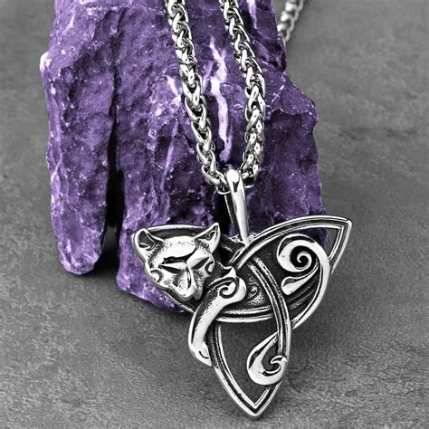 Collana celticaChi non si informa adeguatamente in anticipo corre il rischio di ricevere collana celtica che non hanno la funzione desiderata o sono realizzati con materiali di qualità inferiore. Se volete un prodotto che soddisfi al meglio le vostre aspettative, dovreste provare un collana celtica.
  <p>Per i prodotti si possono trovare test online e confronti tra i prodotti.  I confronti tra i prodotti possono aiutare a confrontare le diverse funzioni o proprietà dei diversi prodotti. Di seguito, spieghiamo perché la ricerca è importante e di cosa si dovrebbe essere consapevoli quando si acquista un articolo.
</p>

<h2>Acquisto di Collana celtica - criteri importanti</h2>

<p>Una lista di controllo può aiutarti a evitare di dover cercare informazioni sui prodotti su decine di siti web. Di seguito è riportato un esempio di una lista di controllo che può aiutarvi a trovare il prodotto giusto. Importanti criteri di acquisto includono, ad esempio:
</p><ul>
<li>Opinioni dei clienti</li>
<li>Confronti dei prezzi</li>
<li>Dettagli del prodotto</li>
<li>Termini e condizioni di consegna</li>
<li>Domande dei clienti e risposte dei marchi</li>
</ul>
<h2>Qual è l