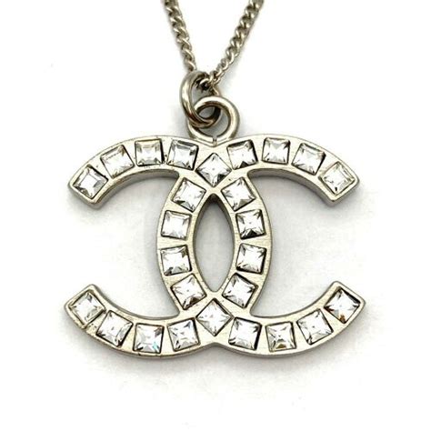 Collana chanel originale argentoChi non si informa adeguatamente in anticipo corre il rischio di ricevere collana chanel originale argento che non hanno la funzione desiderata o sono realizzati con materiali di qualità inferiore. Se volete un prodotto che soddisfi al meglio le vostre aspettative, dovreste provare un collana chanel originale argento.
  <p>Per i prodotti si possono trovare test online e confronti tra i prodotti.  I confronti tra i prodotti possono aiutare a confrontare le diverse funzioni o proprietà dei diversi prodotti. Di seguito, spieghiamo perché la ricerca è importante e di cosa si dovrebbe essere consapevoli quando si acquista un articolo.
</p>

<h2>Acquisto di Collana chanel originale argento - criteri importanti</h2>

<p>Una lista di controllo può aiutarti a evitare di dover cercare informazioni sui prodotti su decine di siti web. Di seguito è riportato un esempio di una lista di controllo che può aiutarvi a trovare il prodotto giusto. Importanti criteri di acquisto includono, ad esempio:
</p><ul>
<li>Opinioni dei clienti</li>
<li>Confronti dei prezzi</li>
<li>Dettagli del prodotto</li>
<li>Termini e condizioni di consegna</li>
<li>Domande dei clienti e risposte dei marchi</li>
</ul>
<h2>Qual è l