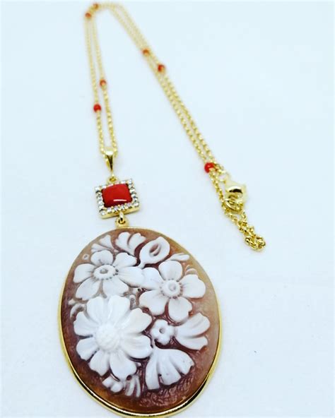 Collana dorataChi non si informa adeguatamente in anticipo corre il rischio di ricevere collana dorata che non hanno la funzione desiderata o sono realizzati con materiali di qualità inferiore. Se volete un prodotto che soddisfi al meglio le vostre aspettative, dovreste provare un collana dorata.
  <p>Per i prodotti si possono trovare test online e confronti tra i prodotti.  I confronti tra i prodotti possono aiutare a confrontare le diverse funzioni o proprietà dei diversi prodotti. Di seguito, spieghiamo perché la ricerca è importante e di cosa si dovrebbe essere consapevoli quando si acquista un articolo.
</p>

<h2>Acquisto di Collana dorata - criteri importanti</h2>

<p>Una lista di controllo può aiutarti a evitare di dover cercare informazioni sui prodotti su decine di siti web. Di seguito è riportato un esempio di una lista di controllo che può aiutarvi a trovare il prodotto giusto. Importanti criteri di acquisto includono, ad esempio:
</p><ul>
<li>Opinioni dei clienti</li>
<li>Confronti dei prezzi</li>
<li>Dettagli del prodotto</li>
<li>Termini e condizioni di consegna</li>
<li>Domande dei clienti e risposte dei marchi</li>
</ul>
<h2>Qual è l