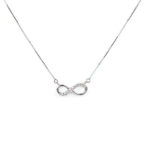 Collana infinitoChi non si informa adeguatamente in anticipo corre il rischio di ricevere collana infinito che non hanno la funzione desiderata o sono realizzati con materiali di qualità inferiore. Se volete un prodotto che soddisfi al meglio le vostre aspettative, dovreste provare un collana infinito.
  <p>Per i prodotti si possono trovare test online e confronti tra i prodotti.  I confronti tra i prodotti possono aiutare a confrontare le diverse funzioni o proprietà dei diversi prodotti. Di seguito, spieghiamo perché la ricerca è importante e di cosa si dovrebbe essere consapevoli quando si acquista un articolo.
</p>

<h2>Acquisto di Collana infinito - criteri importanti</h2>

<p>Una lista di controllo può aiutarti a evitare di dover cercare informazioni sui prodotti su decine di siti web. Di seguito è riportato un esempio di una lista di controllo che può aiutarvi a trovare il prodotto giusto. Importanti criteri di acquisto includono, ad esempio:
</p><ul>
<li>Opinioni dei clienti</li>
<li>Confronti dei prezzi</li>
<li>Dettagli del prodotto</li>
<li>Termini e condizioni di consegna</li>
<li>Domande dei clienti e risposte dei marchi</li>
</ul>
<h2>Qual è l