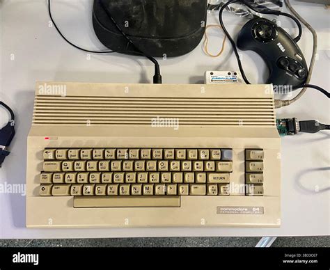 Computer vintage commodoreChi non si informa adeguatamente in anticipo corre il rischio di ricevere computer vintage commodore che non hanno la funzione desiderata o sono realizzati con materiali di qualità inferiore. Se volete un prodotto che soddisfi al meglio le vostre aspettative, dovreste provare un computer vintage commodore.
  <p>Per i prodotti si possono trovare test online e confronti tra i prodotti.  I confronti tra i prodotti possono aiutare a confrontare le diverse funzioni o proprietà dei diversi prodotti. Di seguito, spieghiamo perché la ricerca è importante e di cosa si dovrebbe essere consapevoli quando si acquista un articolo.
</p>

<h2>Acquisto di Computer vintage commodore - criteri importanti</h2>

<p>Una lista di controllo può aiutarti a evitare di dover cercare informazioni sui prodotti su decine di siti web. Di seguito è riportato un esempio di una lista di controllo che può aiutarvi a trovare il prodotto giusto. Importanti criteri di acquisto includono, ad esempio:
</p><ul>
<li>Opinioni dei clienti</li>
<li>Confronti dei prezzi</li>
<li>Dettagli del prodotto</li>
<li>Termini e condizioni di consegna</li>
<li>Domande dei clienti e risposte dei marchi</li>
</ul>
<h2>Qual è l