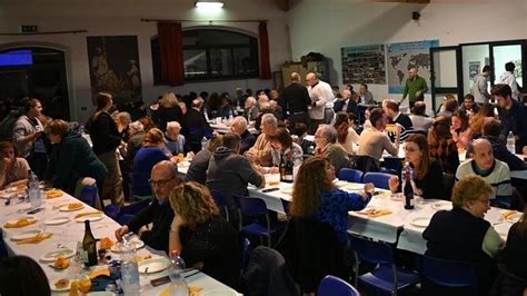 Coppia banchetti scuolaChi non si informa adeguatamente in anticipo corre il rischio di ricevere coppia banchetti scuola che non hanno la funzione desiderata o sono realizzati con materiali di qualità inferiore. Se volete un prodotto che soddisfi al meglio le vostre aspettative, dovreste provare un coppia banchetti scuola.
  <p>Per i prodotti si possono trovare test online e confronti tra i prodotti.  I confronti tra i prodotti possono aiutare a confrontare le diverse funzioni o proprietà dei diversi prodotti. Di seguito, spieghiamo perché la ricerca è importante e di cosa si dovrebbe essere consapevoli quando si acquista un articolo.
</p>

<h2>Acquisto di Coppia banchetti scuola - criteri importanti</h2>

<p>Una lista di controllo può aiutarti a evitare di dover cercare informazioni sui prodotti su decine di siti web. Di seguito è riportato un esempio di una lista di controllo che può aiutarvi a trovare il prodotto giusto. Importanti criteri di acquisto includono, ad esempio:
</p><ul>
<li>Opinioni dei clienti</li>
<li>Confronti dei prezzi</li>
<li>Dettagli del prodotto</li>
<li>Termini e condizioni di consegna</li>
<li>Domande dei clienti e risposte dei marchi</li>
</ul>
<h2>Qual è l