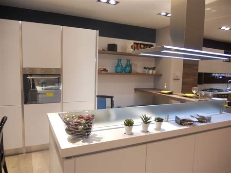 Cucina lubeChi non si informa adeguatamente in anticipo corre il rischio di ricevere cucina lube che non hanno la funzione desiderata o sono realizzati con materiali di qualità inferiore. Se volete un prodotto che soddisfi al meglio le vostre aspettative, dovreste provare un cucina lube.
  <p>Per i prodotti si possono trovare test online e confronti tra i prodotti.  I confronti tra i prodotti possono aiutare a confrontare le diverse funzioni o proprietà dei diversi prodotti. Di seguito, spieghiamo perché la ricerca è importante e di cosa si dovrebbe essere consapevoli quando si acquista un articolo.
</p>

<h2>Acquisto di Cucina lube - criteri importanti</h2>

<p>Una lista di controllo può aiutarti a evitare di dover cercare informazioni sui prodotti su decine di siti web. Di seguito è riportato un esempio di una lista di controllo che può aiutarvi a trovare il prodotto giusto. Importanti criteri di acquisto includono, ad esempio:
</p><ul>
<li>Opinioni dei clienti</li>
<li>Confronti dei prezzi</li>
<li>Dettagli del prodotto</li>
<li>Termini e condizioni di consegna</li>
<li>Domande dei clienti e risposte dei marchi</li>
</ul>
<h2>Qual è l
