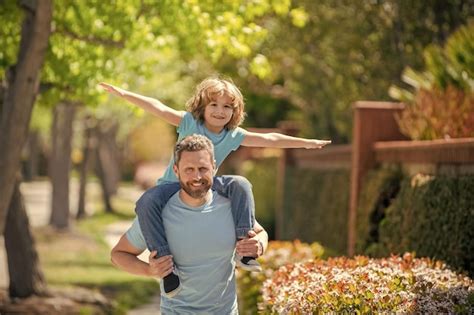 DadChi non si informa adeguatamente in anticipo corre il rischio di ricevere dad che non hanno la funzione desiderata o sono realizzati con materiali di qualità inferiore. Se volete un prodotto che soddisfi al meglio le vostre aspettative, dovreste provare un dad.
  <p>Per i prodotti si possono trovare test online e confronti tra i prodotti.  I confronti tra i prodotti possono aiutare a confrontare le diverse funzioni o proprietà dei diversi prodotti. Di seguito, spieghiamo perché la ricerca è importante e di cosa si dovrebbe essere consapevoli quando si acquista un articolo.
</p>

<h2>Acquisto di Dad - criteri importanti</h2>

<p>Una lista di controllo può aiutarti a evitare di dover cercare informazioni sui prodotti su decine di siti web. Di seguito è riportato un esempio di una lista di controllo che può aiutarvi a trovare il prodotto giusto. Importanti criteri di acquisto includono, ad esempio:
</p><ul>
<li>Opinioni dei clienti</li>
<li>Confronti dei prezzi</li>
<li>Dettagli del prodotto</li>
<li>Termini e condizioni di consegna</li>
<li>Domande dei clienti e risposte dei marchi</li>
</ul>
<h2>Qual è l