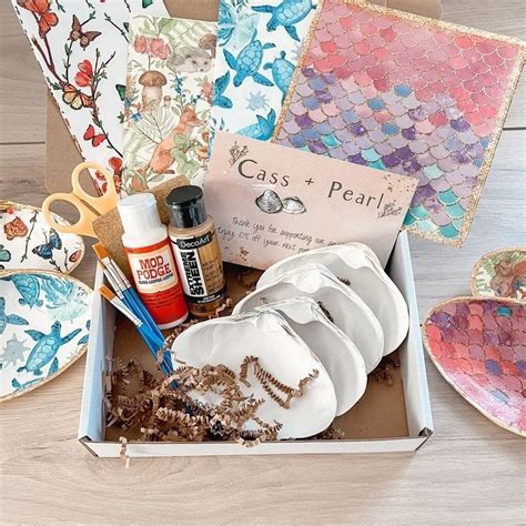 Decoupage kitChi non si informa adeguatamente in anticipo corre il rischio di ricevere decoupage kit che non hanno la funzione desiderata o sono realizzati con materiali di qualità inferiore. Se volete un prodotto che soddisfi al meglio le vostre aspettative, dovreste provare un decoupage kit.
  <p>Per i prodotti si possono trovare test online e confronti tra i prodotti.  I confronti tra i prodotti possono aiutare a confrontare le diverse funzioni o proprietà dei diversi prodotti. Di seguito, spieghiamo perché la ricerca è importante e di cosa si dovrebbe essere consapevoli quando si acquista un articolo.
</p>

<h2>Acquisto di Decoupage kit - criteri importanti</h2>

<p>Una lista di controllo può aiutarti a evitare di dover cercare informazioni sui prodotti su decine di siti web. Di seguito è riportato un esempio di una lista di controllo che può aiutarvi a trovare il prodotto giusto. Importanti criteri di acquisto includono, ad esempio:
</p><ul>
<li>Opinioni dei clienti</li>
<li>Confronti dei prezzi</li>
<li>Dettagli del prodotto</li>
<li>Termini e condizioni di consegna</li>
<li>Domande dei clienti e risposte dei marchi</li>
</ul>
<h2>Qual è l